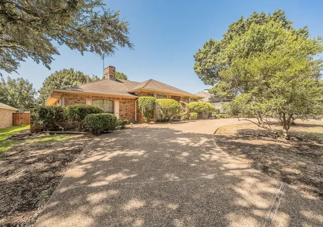 Photo 2 of Sale Pending at 7720 Lone Moor Cir, Dallas, TX 75248 | MLS# 21338376 | Listing updated on 2026-09-12