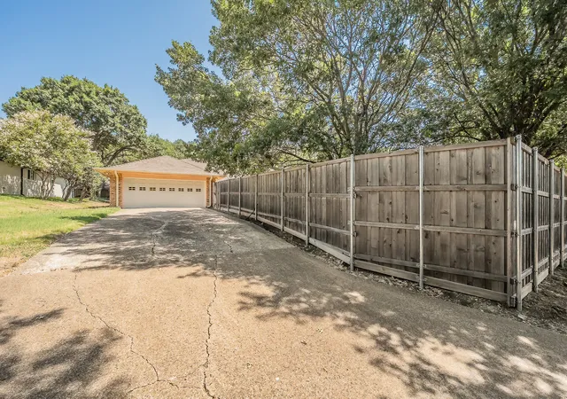 Photo 3 of Sale Pending at 7720 Lone Moor Cir, Dallas, TX 75248 | MLS# 21338376 | Listing updated on 2026-09-12