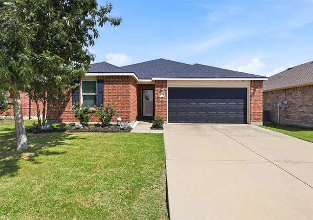 Photo 1 of Single family home for sale at 5925 Mountain Bluff Dr, Fort Worth, TX 76179 | MLS# 21338322 | Listing updated on 2026-08-01