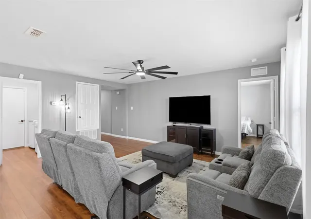 Photo 4 of Single family home for sale at 5925 Mountain Bluff Dr, Fort Worth, TX 76179 | MLS# 21338322 | Listing updated on 2026-08-01