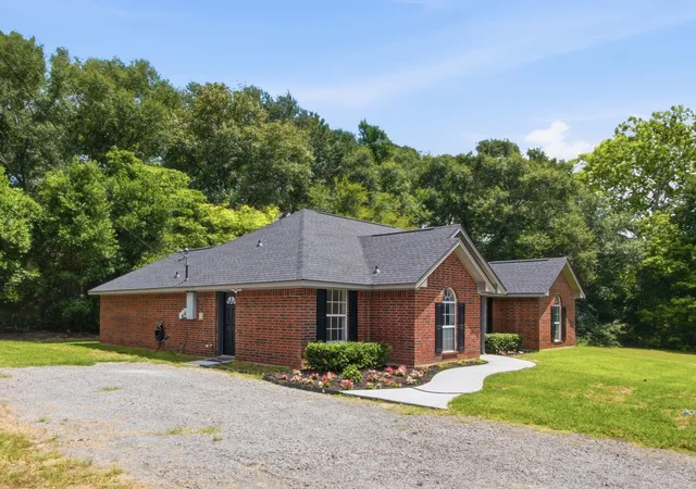 Photo 3 of Single family home for sale at 105 E Foggle St, Athens, TX 75751 | MLS# 21340693 | Listing updated on 2026-09-14