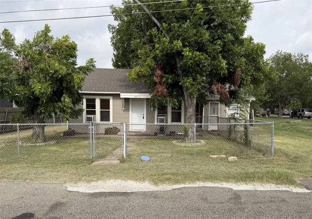 Photo 2 of Single family home for sale at 267 N Katy Rd, Elm Mott, TX 76640 | MLS# 21340871 | Listing updated on 2026-09-08