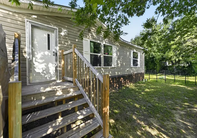 Photo 3 of Sale Pending at 904 Pawnee Trl, Granbury, TX 76048 | MLS# 21340783 | Listing updated on 2026-09-08