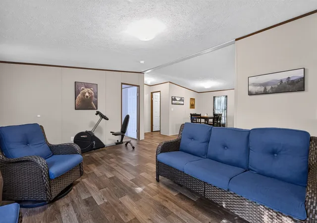 Photo 3 of Sale Pending at 904 Pawnee Trl, Granbury, TX 76048 | MLS# 21340783 | Listing updated on 2026-09-08