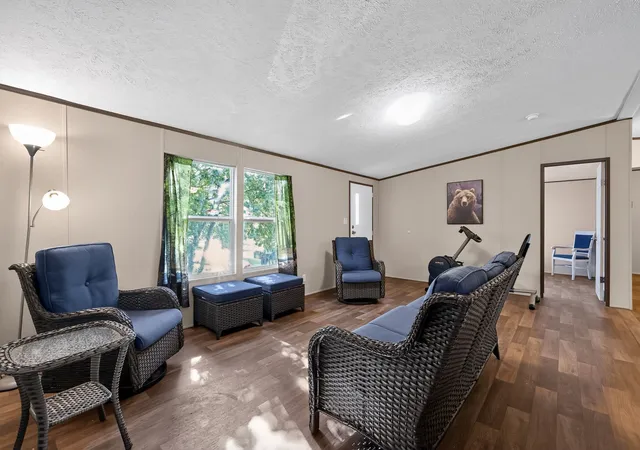 Photo 4 of Sale Pending at 904 Pawnee Trl, Granbury, TX 76048 | MLS# 21340783 | Listing updated on 2026-09-08