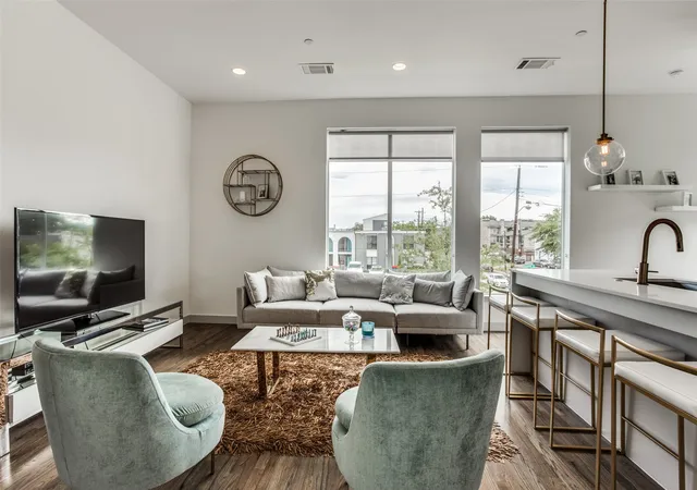 Photo 3 of Condo for sale at 2103 Bennett Ave #60, Dallas, TX 75206 | MLS# 21338407 | Listing updated on 2026-09-10