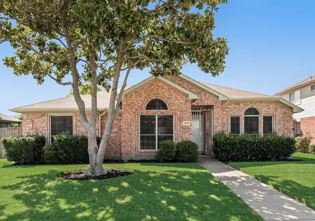 Photo 1 of Single family home for sale at 2704 Crooked Crk, Mesquite, TX 75181 | MLS# 21339148 | Listing updated on 2026-09-09