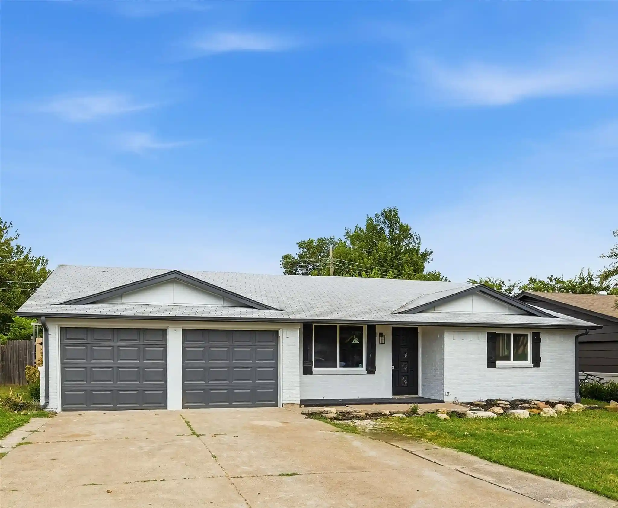 Photo 1 of Sale Pending at 857 Twilight Trl, Grapevine, TX 76051 | MLS# 21339000 | Listing updated on 2026-10-28