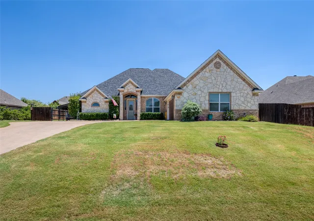 Photo 2 of Single family home for sale at 2821 Willow Ridge Cir, Granbury, TX 76049 | MLS# 21340110 | Listing updated on 2026-09-09