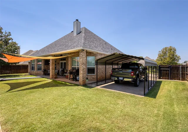Photo 3 of Single family home for sale at 2821 Willow Ridge Cir, Granbury, TX 76049 | MLS# 21340110 | Listing updated on 2026-09-09