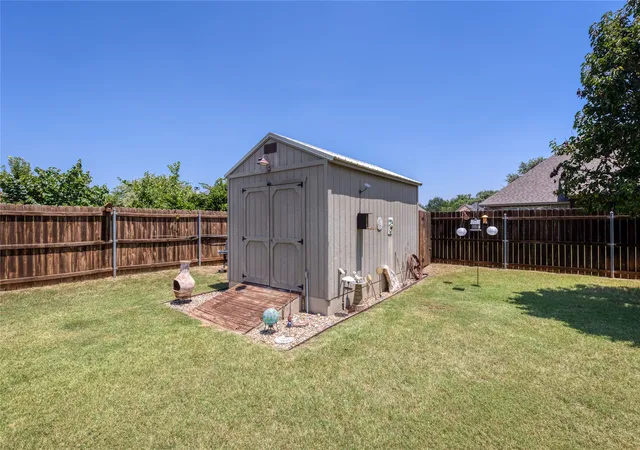 Photo 4 of Single family home for sale at 2821 Willow Ridge Cir, Granbury, TX 76049 | MLS# 21340110 | Listing updated on 2026-09-09
