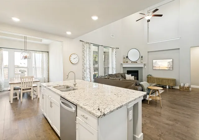 Photo 2 of Sale Pending at 3205 Newsom Ridge Dr, Mansfield, TX 76063 | MLS# 21336195 | Listing updated on 2026-09-28