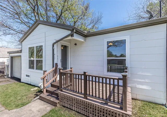 Photo 3 of Single family home for sale at 417 N Burdette Ave, Sherman, TX 75090 | MLS# 21341070 | Listing updated on 2026-10-05