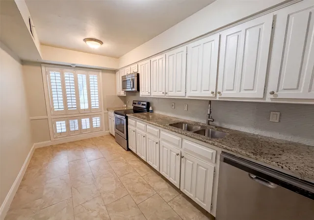 Photo 2 of Townhouse for sale at 6302 Elder Grove Dr, Dallas, TX 75232 | MLS# 21341110 | Listing updated on 2026-10-05