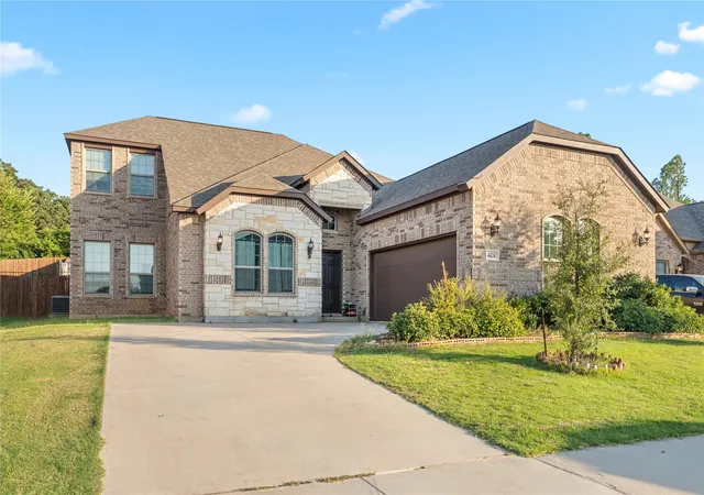 Photo 1 of Single family home for sale at 4424 Terraview Dr, Arlington, TX 76001 | MLS# 21341160 | Listing updated on 2026-08-02