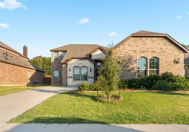 Photo 2 of Single family home for sale at 4424 Terraview Dr, Arlington, TX 76001 | MLS# 21341160 | Listing updated on 2026-08-02