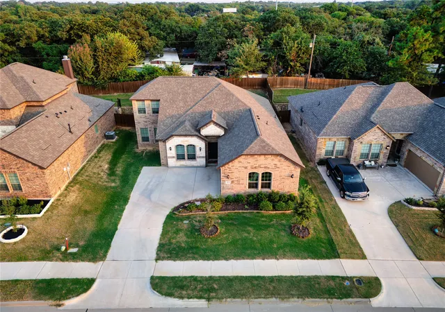 Photo 3 of Single family home for sale at 4424 Terraview Dr, Arlington, TX 76001 | MLS# 21341160 | Listing updated on 2026-08-02