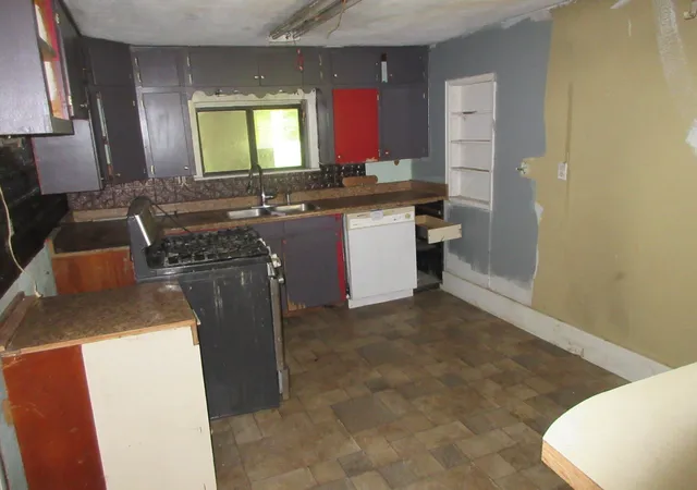 Single family home for sale at 124 Sibley St, Oil City, LA 71061 | MLS# 21340792 | Listing updated on 2026-09-29