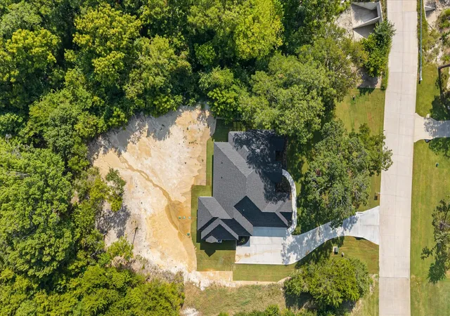 Photo 3 of Sale Pending at 7631 Woodstream Rd, Midlothian, TX 76065 | MLS# 21340032 | Listing updated on 2026-10-02