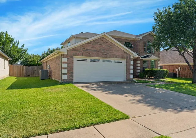 Photo 1 of Single family home for sale at 508 Road Runner Dr, Arlington, TX 76002 | MLS# 21341170 | Listing updated on 2026-09-13