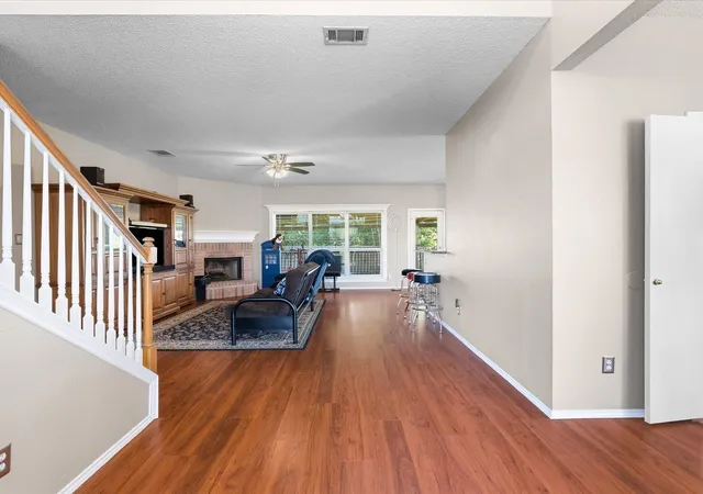 Photo 3 of Single family home for sale at 508 Road Runner Dr, Arlington, TX 76002 | MLS# 21341170 | Listing updated on 2026-09-13