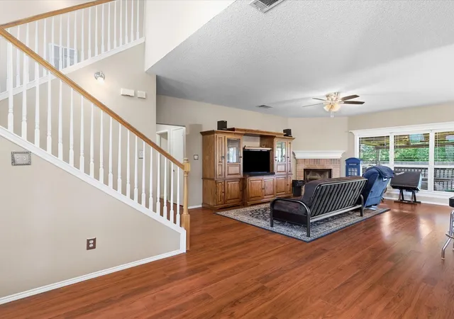 Photo 3 of Single family home for sale at 508 Road Runner Dr, Arlington, TX 76002 | MLS# 21341170 | Listing updated on 2026-09-13