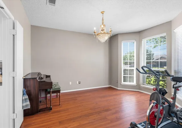 Photo 4 of Single family home for sale at 508 Road Runner Dr, Arlington, TX 76002 | MLS# 21341170 | Listing updated on 2026-09-13