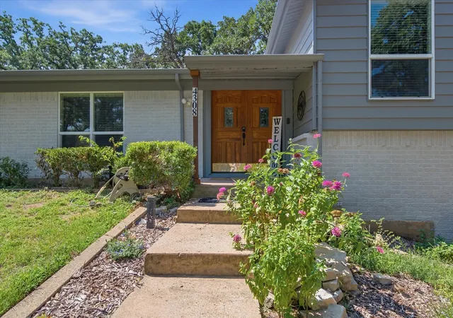 Photo 1 of Single family home for sale at 4308 Borden Dr, Arlington, TX 76017 | MLS# 21339551 | Listing updated on 2026-10-06