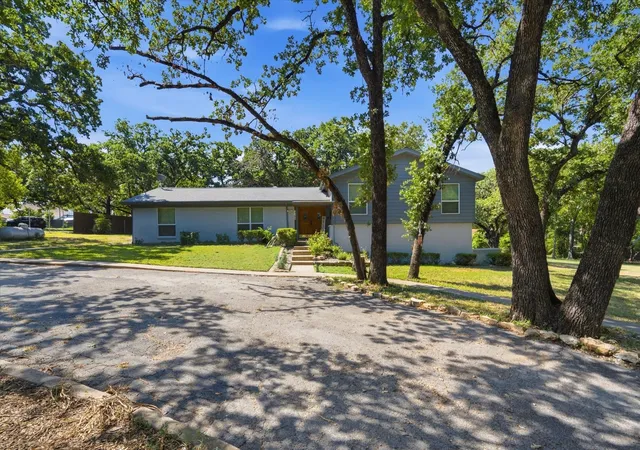 Photo 2 of Single family home for sale at 4308 Borden Dr, Arlington, TX 76017 | MLS# 21339551 | Listing updated on 2026-10-06