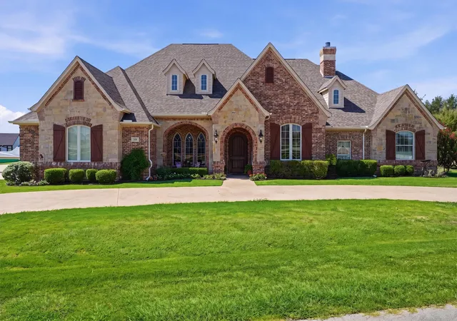 Photo 3 of Single family home for sale at 108 Concorde Cir, Cresson, TX 76035 | MLS# 21340192 | Listing updated on 2026-09-19