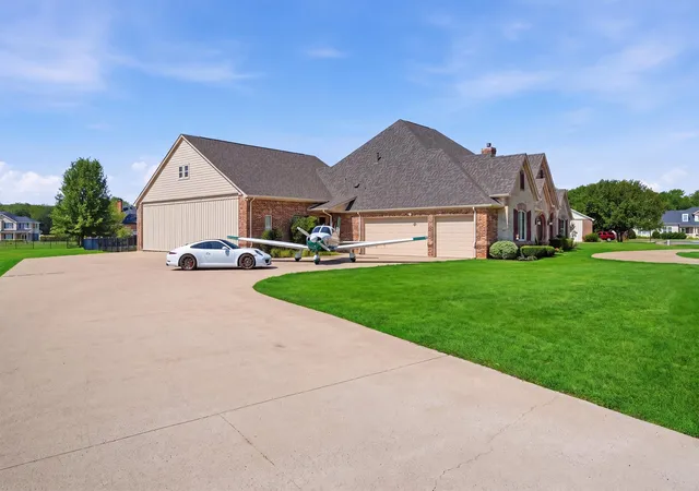 Photo 3 of Single family home for sale at 108 Concorde Cir, Cresson, TX 76035 | MLS# 21340192 | Listing updated on 2026-09-19