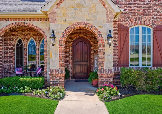 Photo 4 of Single family home for sale at 108 Concorde Cir, Cresson, TX 76035 | MLS# 21340192 | Listing updated on 2026-09-19