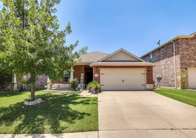Photo 3 of Sale Pending at 9004 Cloudveil Dr, Arlington, TX 76002 | MLS# 21340605 | Listing updated on 2026-09-12