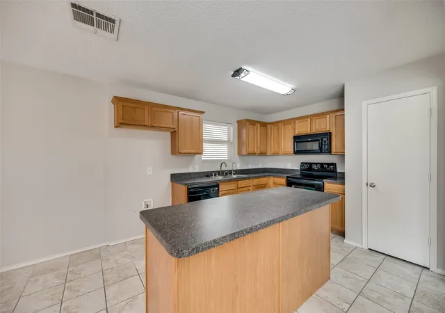 Photo 4 of Single family home for sale at 9913 George Bush Dr, Mc Kinney, TX 75072 | MLS# 21305965 | Listing updated on 2026-09-10