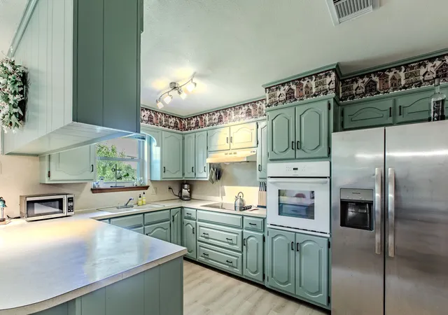 Photo 3 of Single family home for sale at 1057 Radisson Dr, Hewitt, TX 76643 | MLS# 21338583 | Listing updated on 2026-10-03