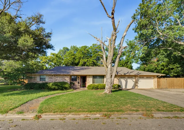 Photo 1 of Sale Pending at 702 Preston St, Bowie, TX 76230 | MLS# 21340412 | Listing updated on 2026-09-10