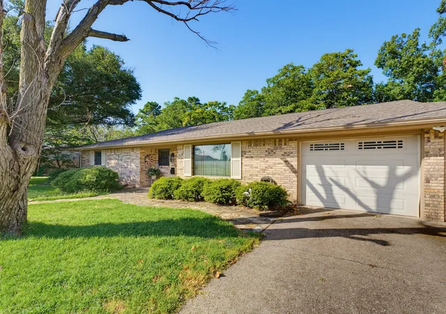 Photo 2 of Sale Pending at 702 Preston St, Bowie, TX 76230 | MLS# 21340412 | Listing updated on 2026-09-10
