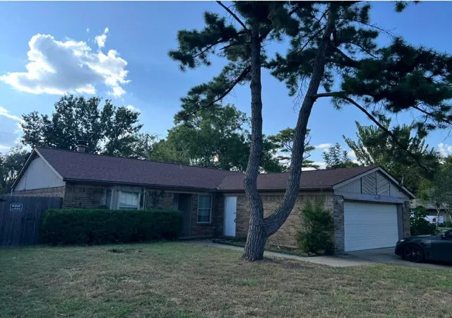 Photo 1 of Single family home for sale at 802 Matthews Ct, Arlington, TX 76012 | MLS# 21341294 | Listing updated on 2026-07-29