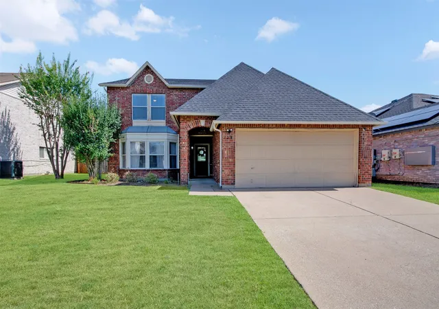 Photo 1 of Sale Pending at 224 Miramar Dr, Arlington, TX 76002 | MLS# 21341191 | Listing updated on 2026-09-10