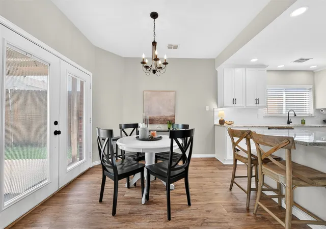 Photo 4 of Sale Pending at 224 Miramar Dr, Arlington, TX 76002 | MLS# 21341191 | Listing updated on 2026-09-10