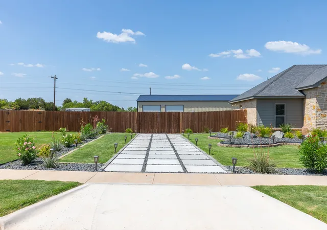 Photo 3 of Single family home for sale at 126 Cessna Ct, Abilene, TX 79602 | MLS# 21339331 | Listing updated on 2026-09-12