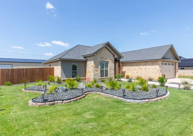 Photo 4 of Single family home for sale at 126 Cessna Ct, Abilene, TX 79602 | MLS# 21339331 | Listing updated on 2026-09-12
