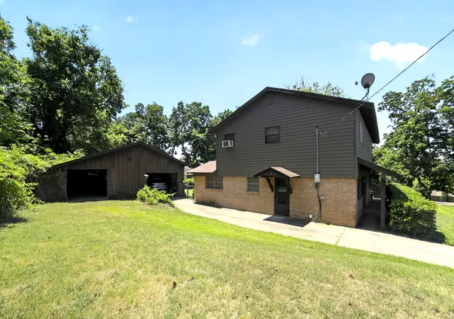 Photo 2 of Single family home for sale at 4161 Shadow Ln, Lone Oak, TX 75453 | MLS# 21341385 | Listing updated on 2026-09-11