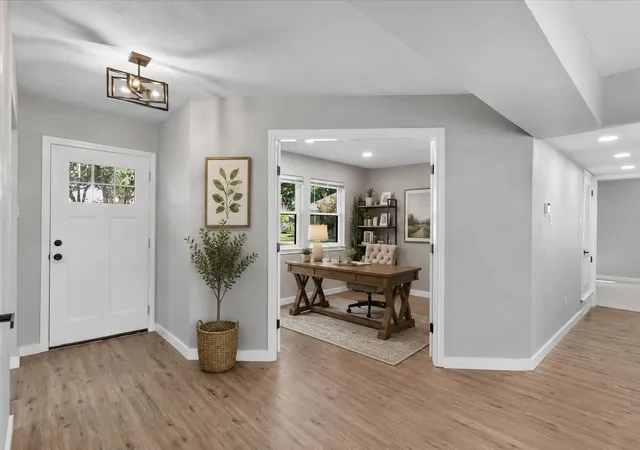 Photo 3 of Single family home for sale at 1815 Wellington Ct, Arlington, TX 76013 | MLS# 21337940 | Listing updated on 2026-09-10