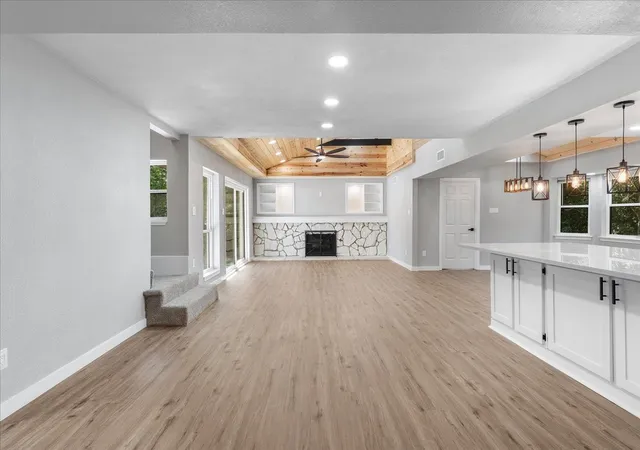 Photo 3 of Single family home for sale at 1815 Wellington Ct, Arlington, TX 76013 | MLS# 21337940 | Listing updated on 2026-09-10