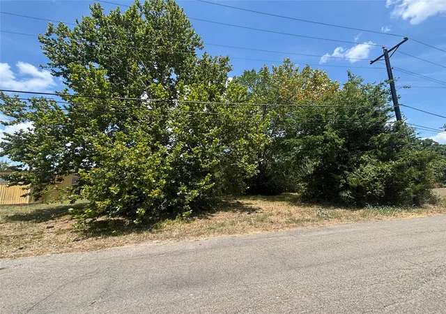 Photo 1 of Land for sale at 406 N Neal St, Commerce, TX 75428 | MLS# 21341394 | Listing updated on 2026-07-31