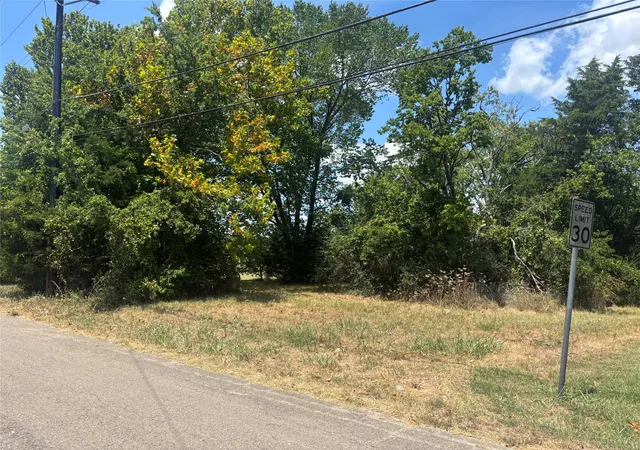 Photo 2 of Land for sale at 406 N Neal St, Commerce, TX 75428 | MLS# 21341394 | Listing updated on 2026-07-31
