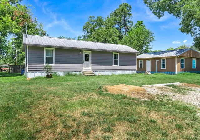 Photo 2 of Single family home for sale at 195 N Wood St, Emory, TX 75440 | MLS# 21339598 | Listing updated on 2026-09-29