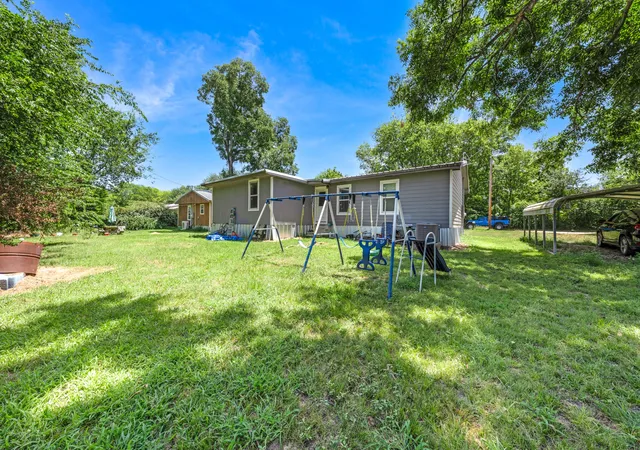 Photo 3 of Single family home for sale at 195 N Wood St, Emory, TX 75440 | MLS# 21339598 | Listing updated on 2026-09-29