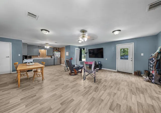 Photo 4 of Single family home for sale at 195 N Wood St, Emory, TX 75440 | MLS# 21339598 | Listing updated on 2026-09-29